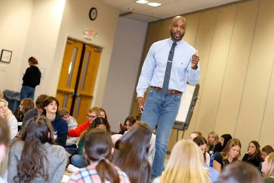 Omari Pearson speaking to students in a classroom session